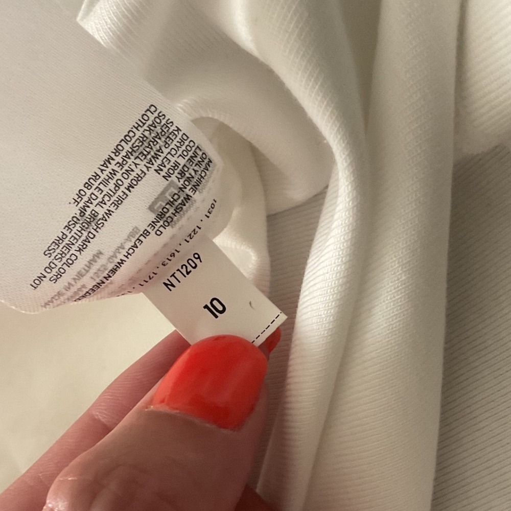 Uniqlo Mini T-Shirt Womens Medium White Short Sleeve Crew Neck Cropped Baby Tee - Picture 9 of 9